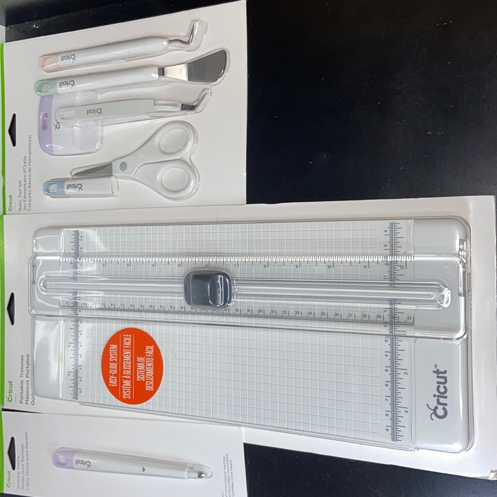 Bundle pack of Cricut crafting  tools